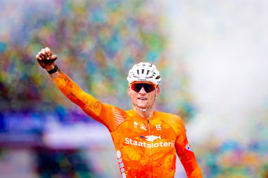 Dit levert een wereldtitel voor Van der Poel en Vollering op tijdens het WK
