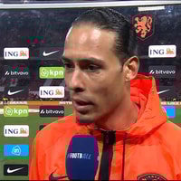 Virgil van Dijk voor de camera van de NOS