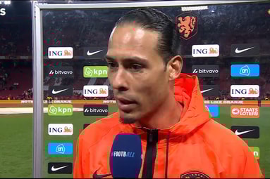 Virgil van Dijk voor de camera van de NOS