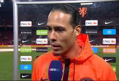 Virgil van Dijk voor de camera van de NOS