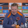 Ronald Koeman tijdens een persconferentie van het Nederlands elftal