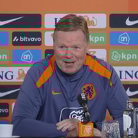 Ronald Koeman tijdens een persconferentie van het Nederlands elftal