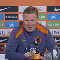 Ronald Koeman tijdens een persconferentie van het Nederlands elftal