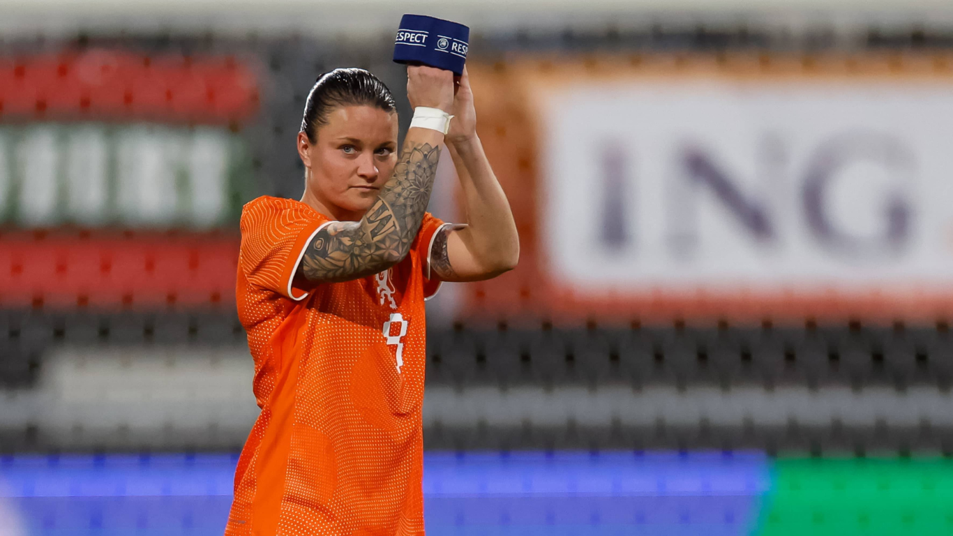 Oranje Leeuwinnen winnen bij emotioneel afscheid van Sherida Spitse