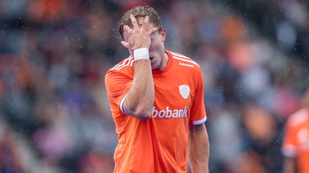 Teleurstelling bij Thijs van Dam tijdens Nederland - Spanje op het WK hockey