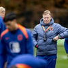 Bondscoach Ronald Koeman tijdens training van Oranje
