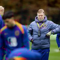 Bondscoach Ronald Koeman tijdens training van Oranje
