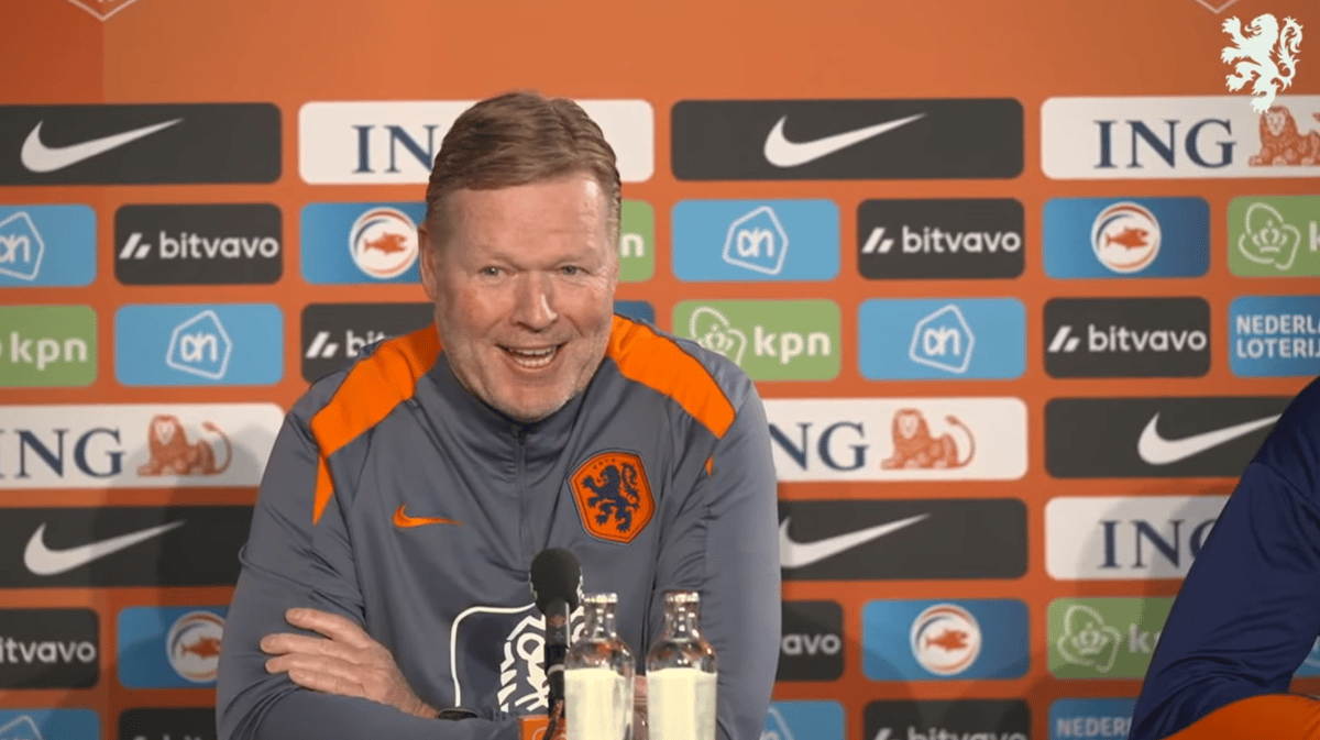 Ronald Koeman tijdens de persconferentie van Oranje