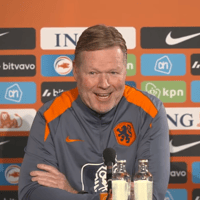 Ronald Koeman tijdens de persconferentie van Oranje