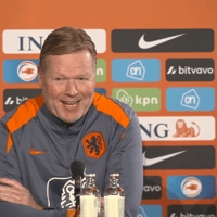 Ronald Koeman tijdens de persconferentie van Oranje