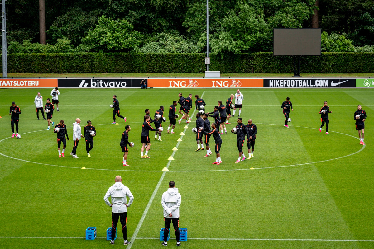 Het Nederlands elftal tijdens een training