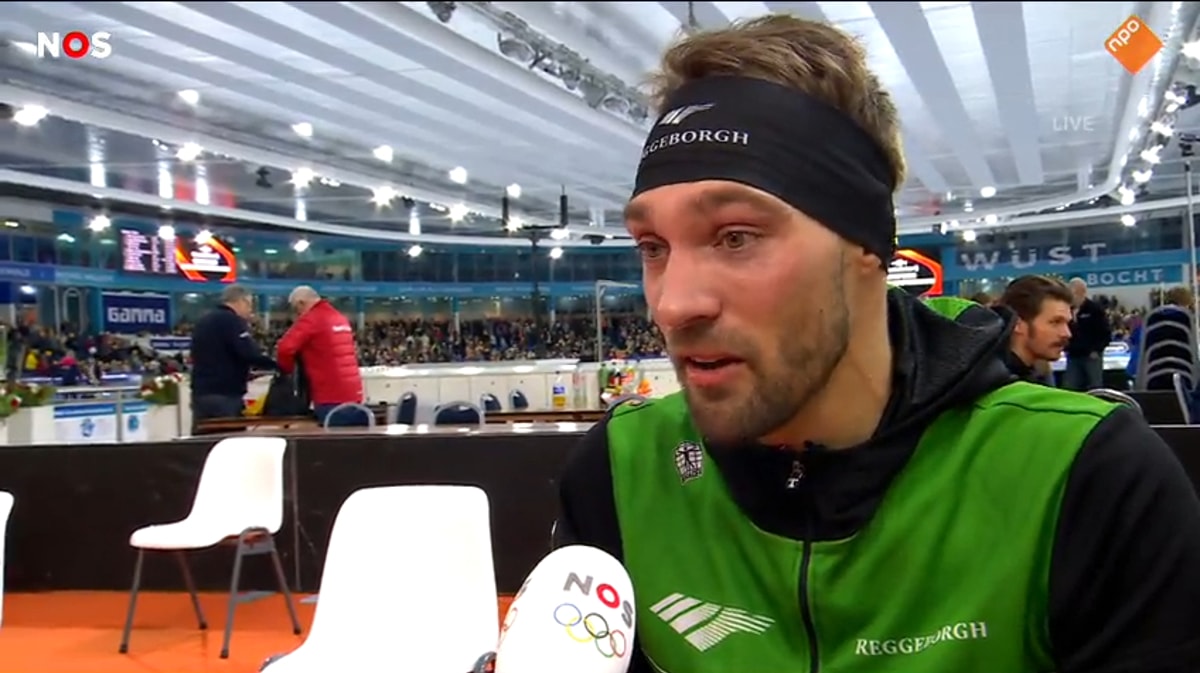 Kjeld Nuis voor de camera van de NOS