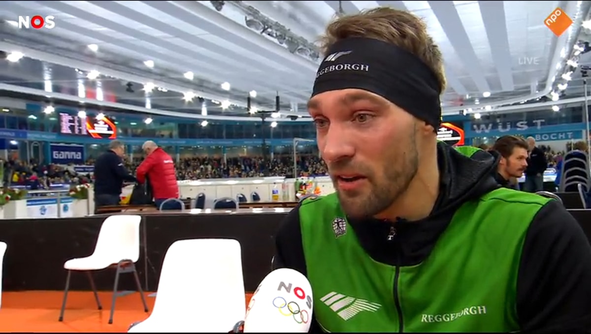 Kjeld Nuis voor de camera van de NOS