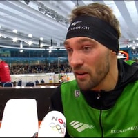 Kjeld Nuis voor de camera van de NOS