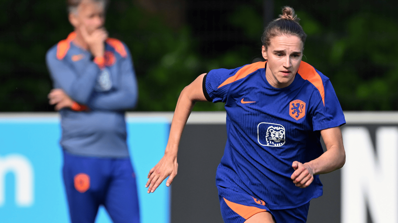 Vivianne Miedema tijdens de training van de Oranje Leeuwinnen