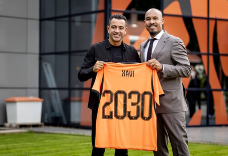Nigel de Jong en Xavi Hernández
