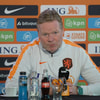 Ronald Koeman tijdens een persconferentie van het Nederlands elftal