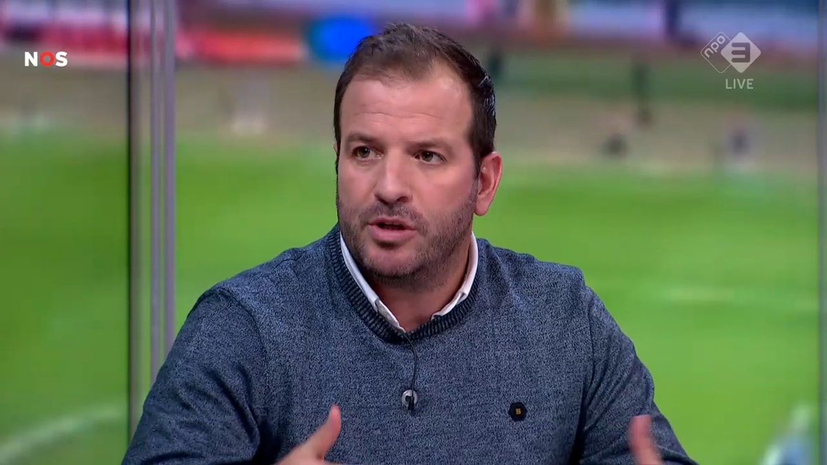 Rafael van der Vaart aan tafel bij de NOS