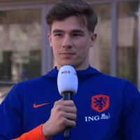 Wouter Goes voor de camera van de NOS