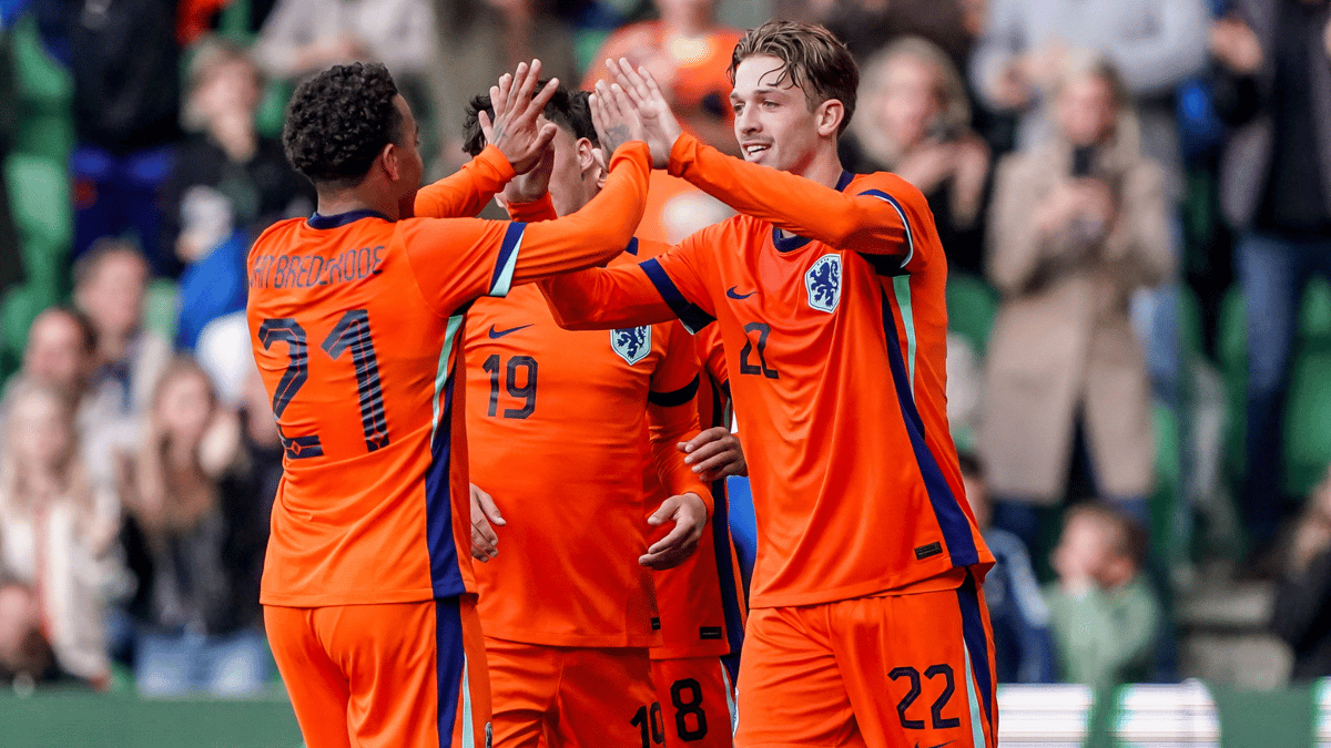 Jong Oranje viert de treffer van Luciano Valente