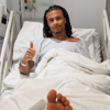 Geopereerde Nathan Aké deelt vanuit ziekenhuis vervelende update