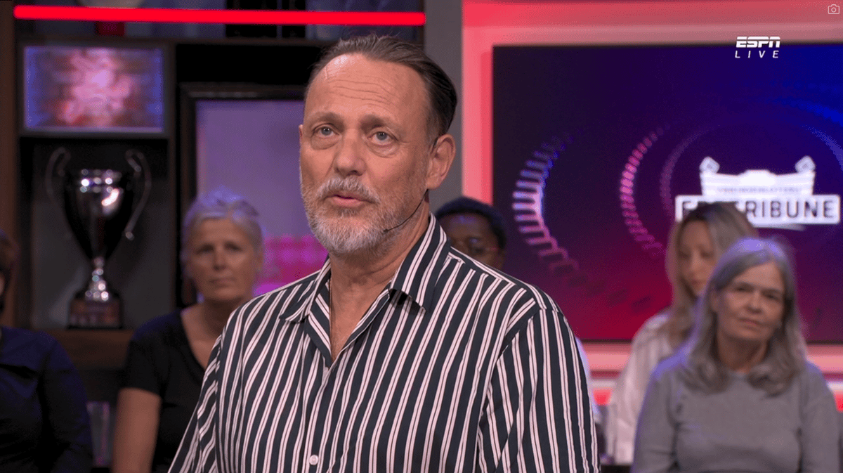 Hugo Borst in de studio van ESPN