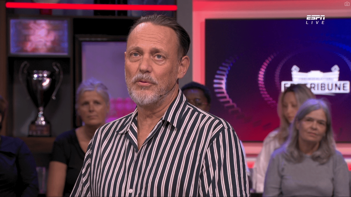 Hugo Borst in de studio van ESPN