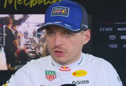 Max Verstappen voor de camera van Formula 1 