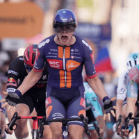 Casper van Uden stunt met Giro-ritzege