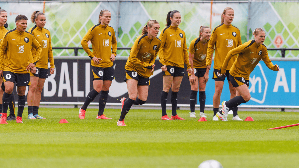 De Oranje Leeuwinnen tijdens de training 