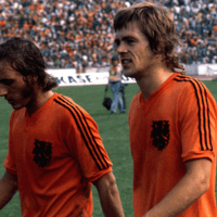 Johan Neeskens en Johnny Rep na een interland van het Nederlands elftal