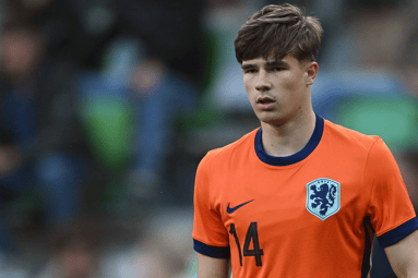 Wouter Goes in het shirt van Jong Oranje
