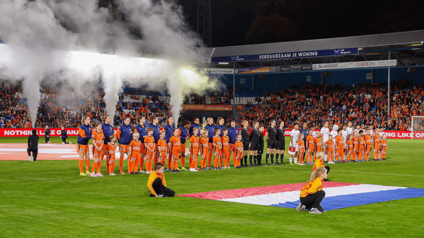 De Oranje Leeuwinnen spelen dinsdag tegen Denemarken