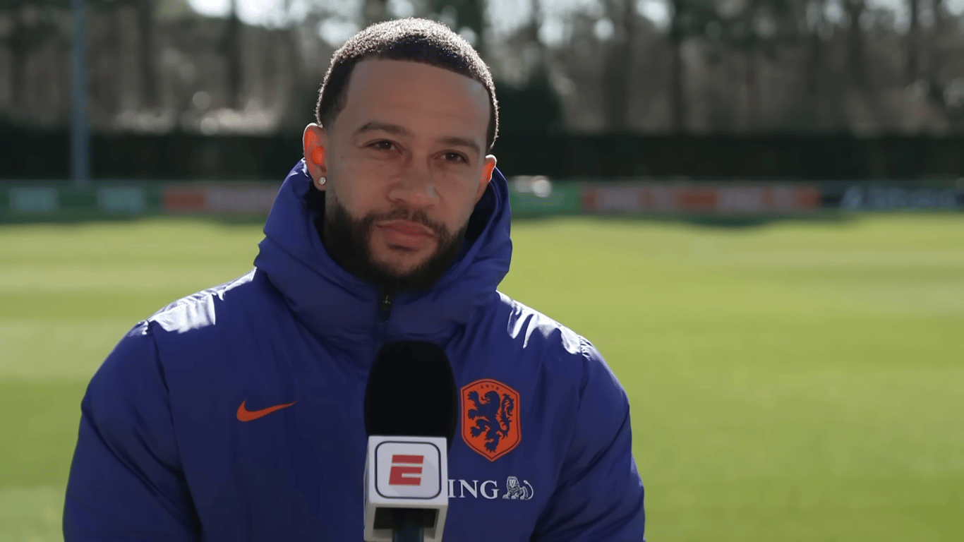 Memphis Depay voor de camera van ESPN