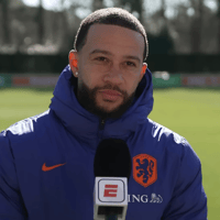 Memphis Depay voor de camera van ESPN