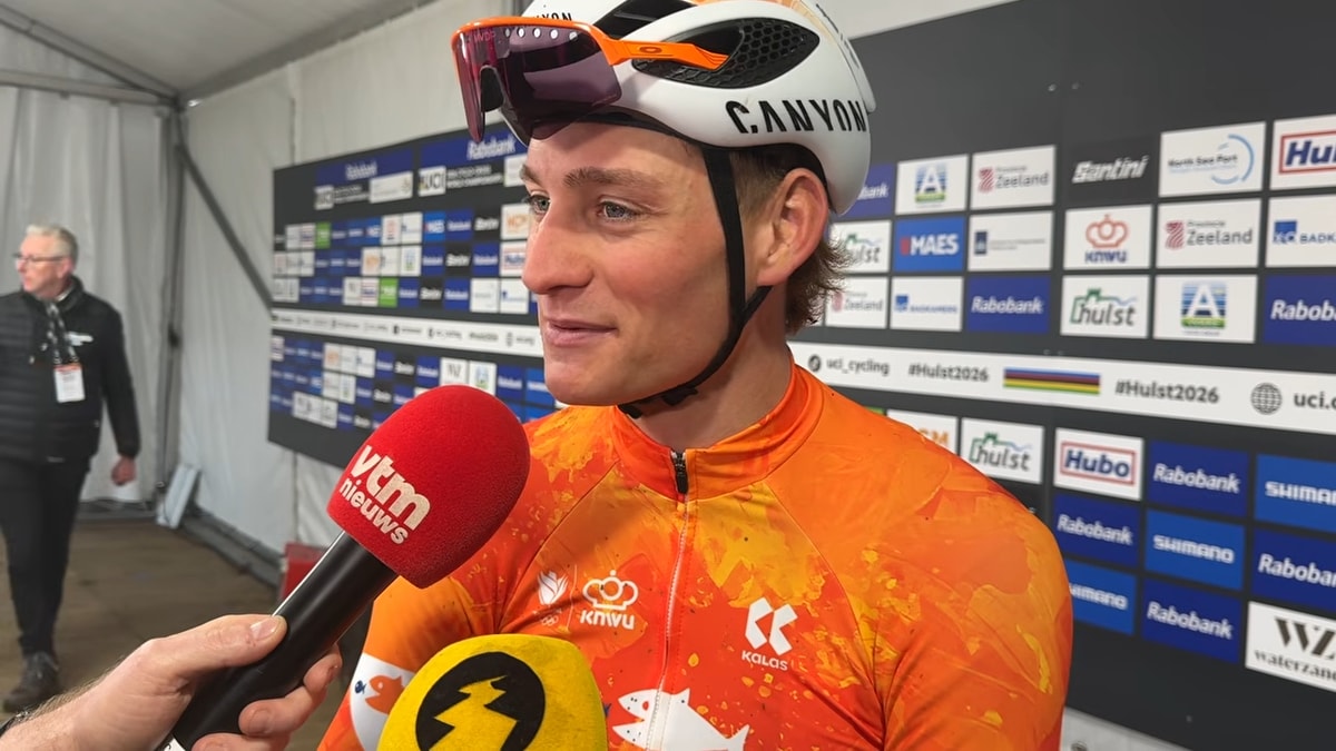 Mathieu van der Poel voor de camera van Wielerflits