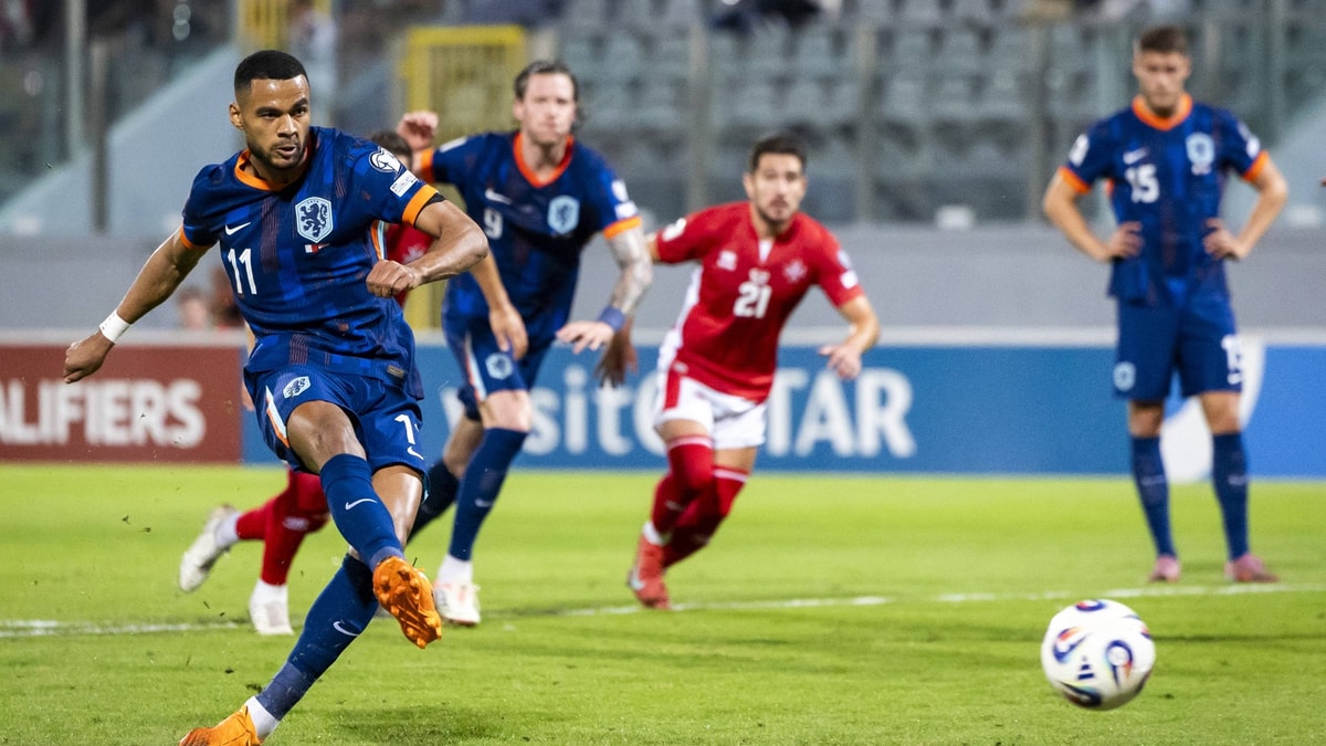Cody Gakpo benut een strafschop tegen Malta