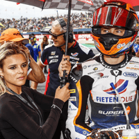 Zonta van den Goorbergh maakt zich klaar voor een race