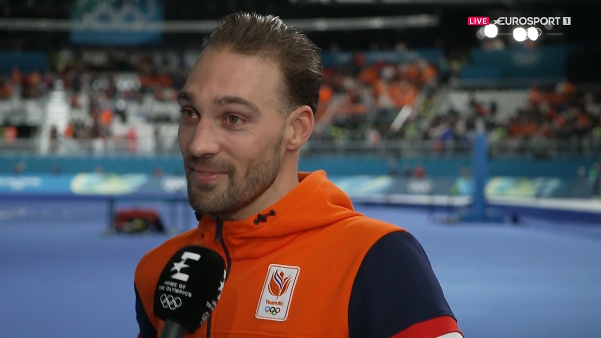 Kjeld Nuis voor de camera van Eurosport