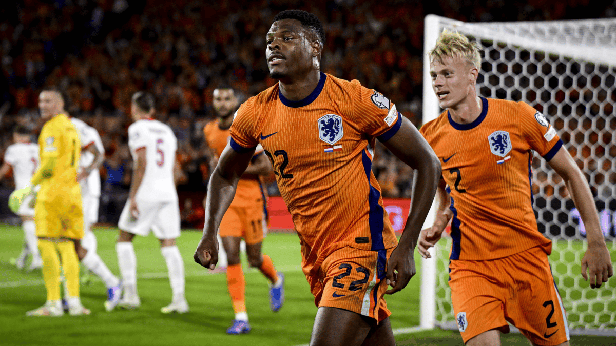 Denzel Dumfries scoort voor het Nederlands elftal