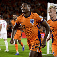 Denzel Dumfries scoort voor het Nederlands elftal