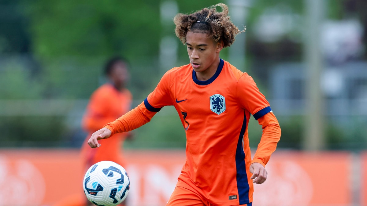 Donovan Afrifa in actie voor Oranje O15