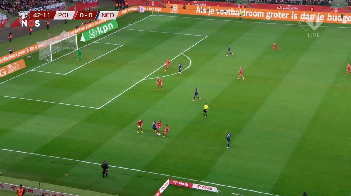 Memphis Depay verspeelt de bal