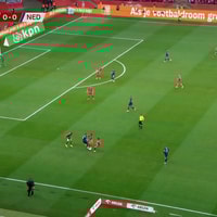 Memphis Depay verspeelt de bal