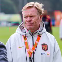 Ronald Koeman op het trainingsveld bij het Nederlands elftal
