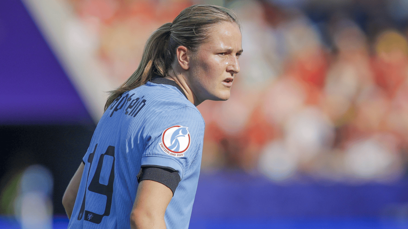 Wieke Kaptein in actie voor de Oranje Leeuwinnen