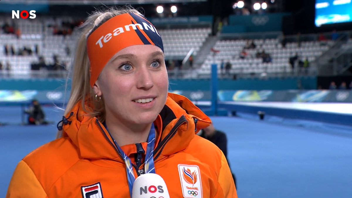 Merel Conijn voor de camera van de NOS