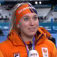 Merel Conijn voor de camera van de NOS