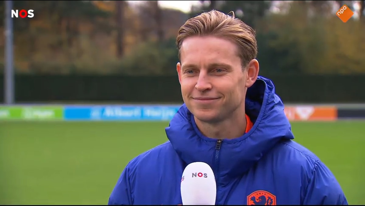 Frenkie de Jong voor de camera van de NOS