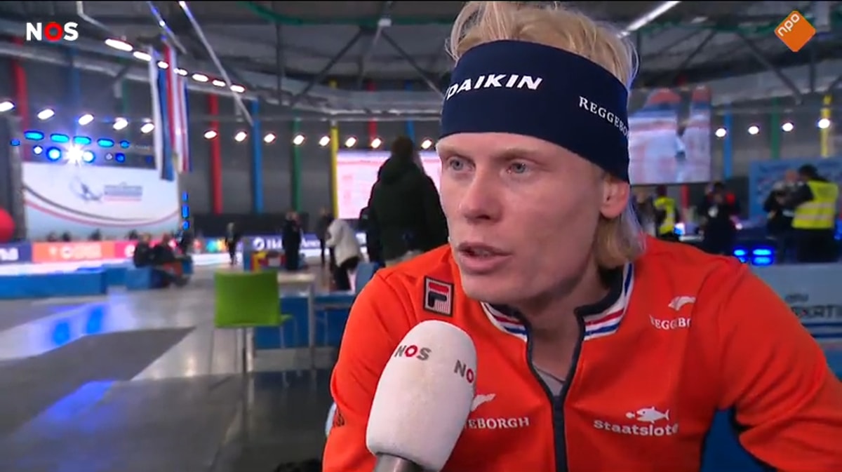 Tim Prins voor de camera van de NOS